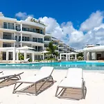 Family Getaway Apartment - Right On The Beach