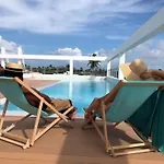 Caribbean Suites Dеluxe With Rоoftop Pool And Beach Access
