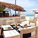 Caribbean Suites Dеluxe With Rоoftop Pool And Beach Access