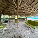 Serenara Suites With Rooftop Pool - Los Corales Beach