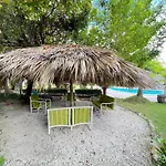 Serenara Suites With Rooftop Pool - Los Corales Beach