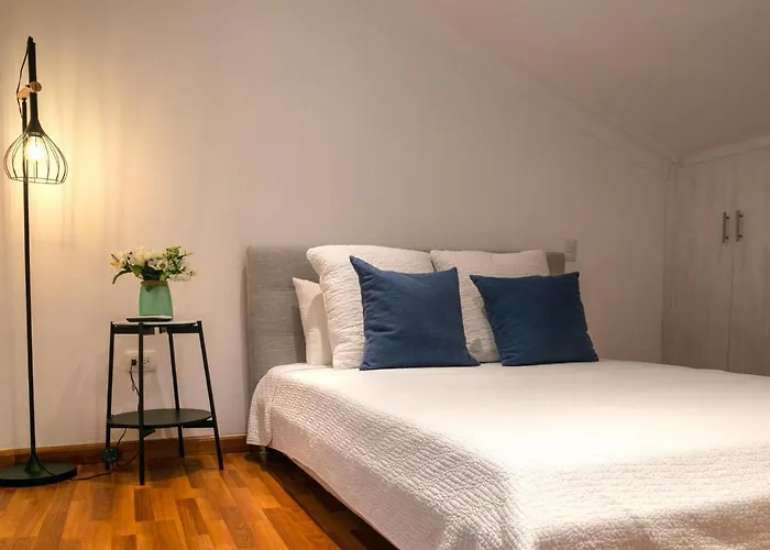 Feel The Ocean Breeze From This Alluring Beachfront Apartment - D302