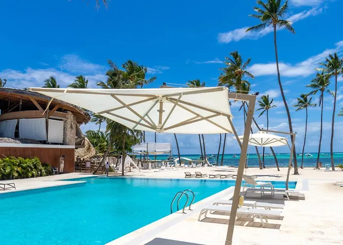 Family Getaway Apartment - Right On The Beach
