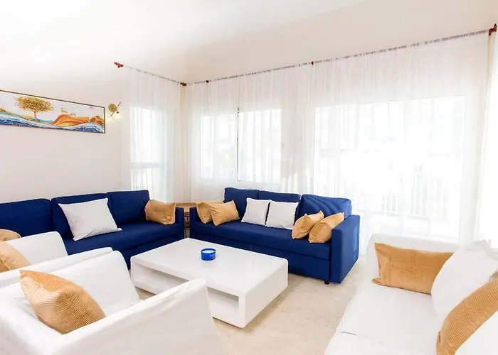 Pristine 4Br Beachfront Getaway With Pool & Rooftop