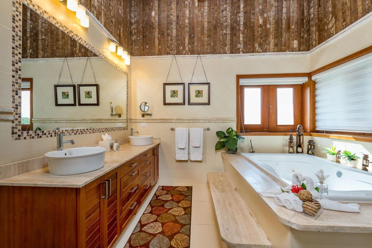 Private With Incredible Pool, Maid, Jacuzzi - Cap Cana *