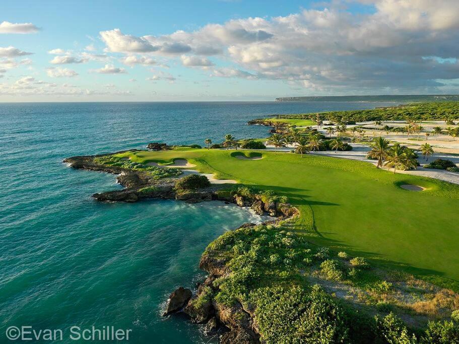 Luxe 1 Bedroom Cap Cana, Dr - Steps Away From Pool, King Bed, Caribbean Paradise! Apartamento