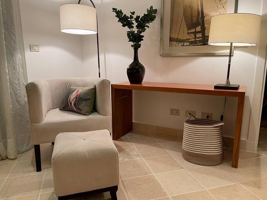 Apartamento Luxe 1 Bedroom Cap Cana, Dr - Steps Away From Pool, King Bed, Caribbean Paradise! *
