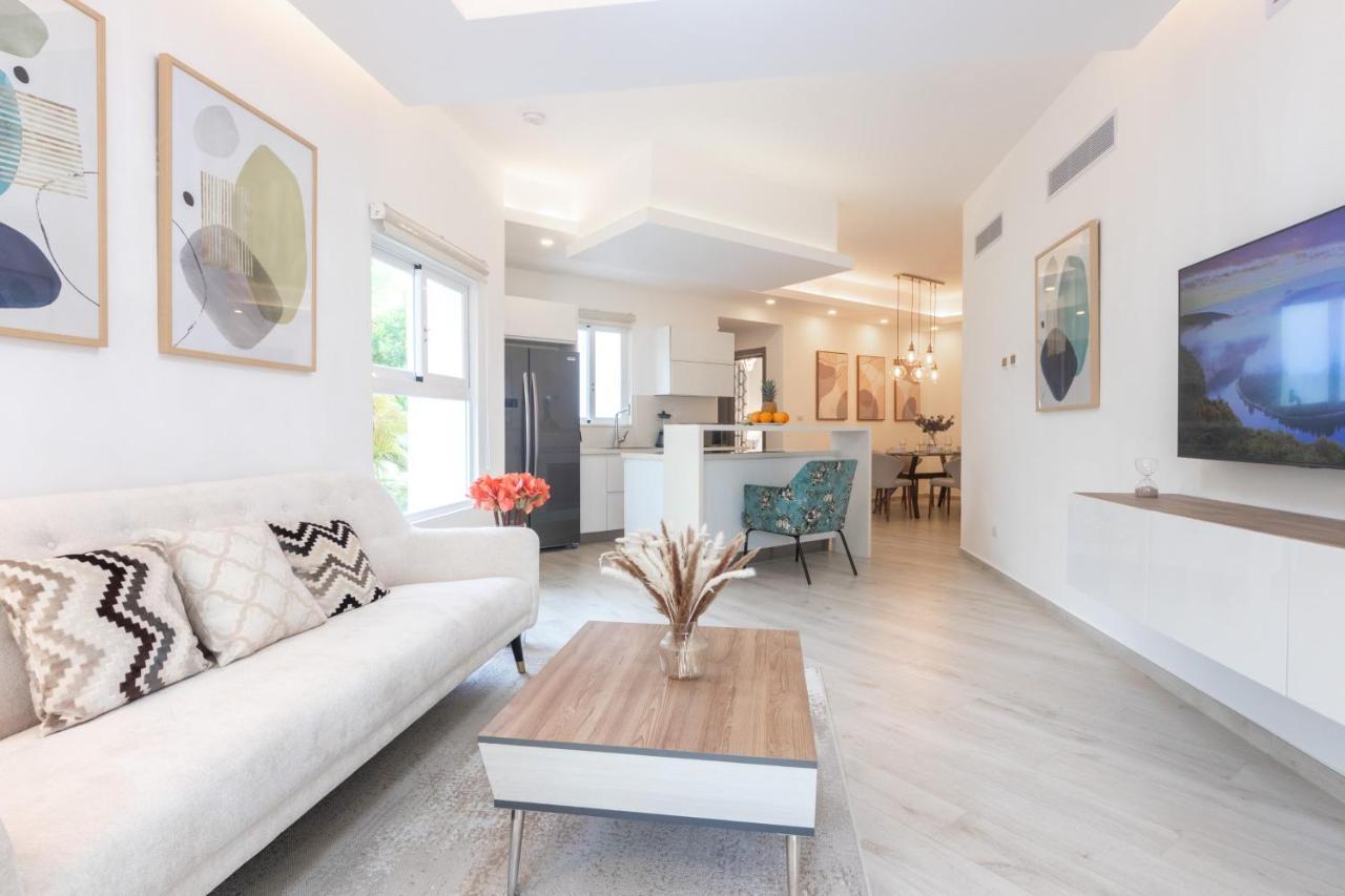 Apartment Family Getaway - Right On The