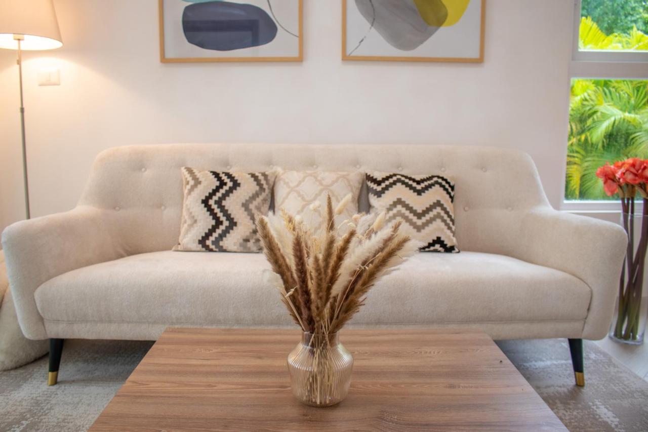 Apartment Family Getaway - Right On The