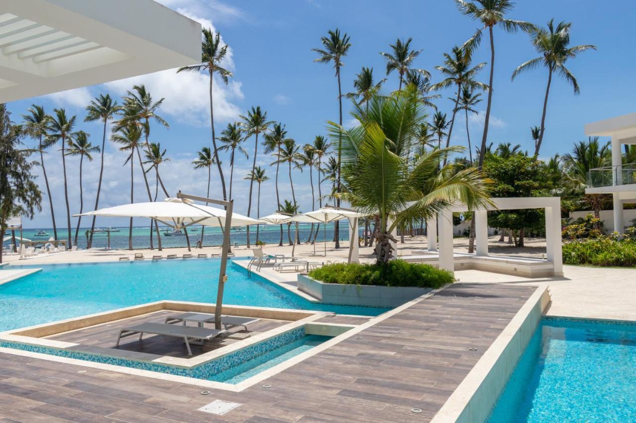 Family Getaway - Right On The *