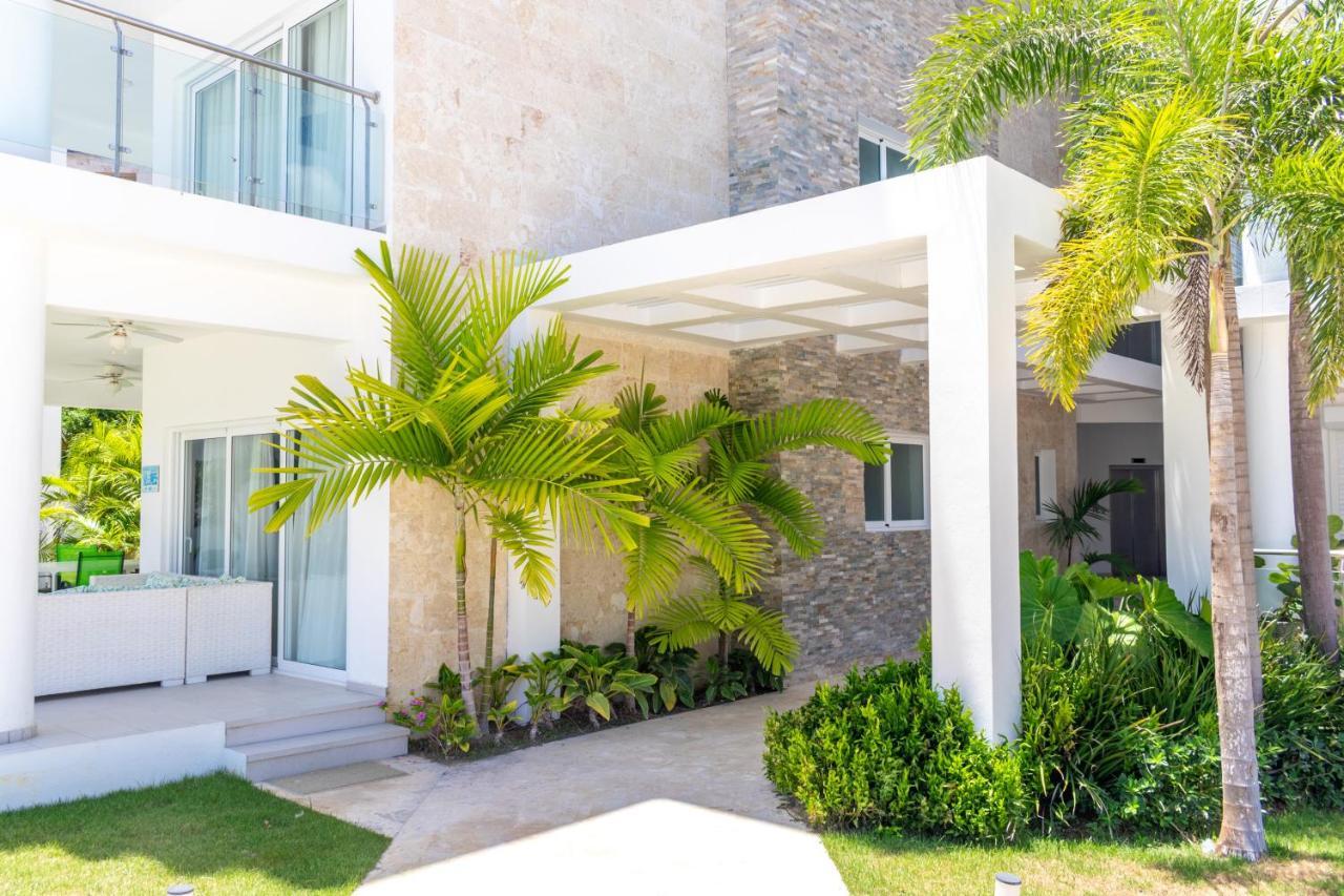 Family Getaway - Right On The *