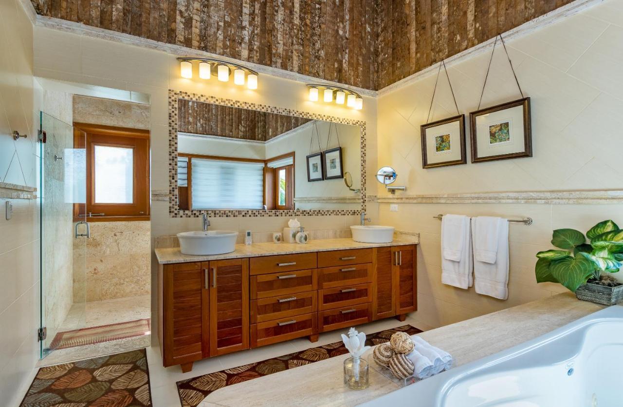Private With Incredible Pool, Maid, Jacuzzi - Cap Cana * Punta Cana