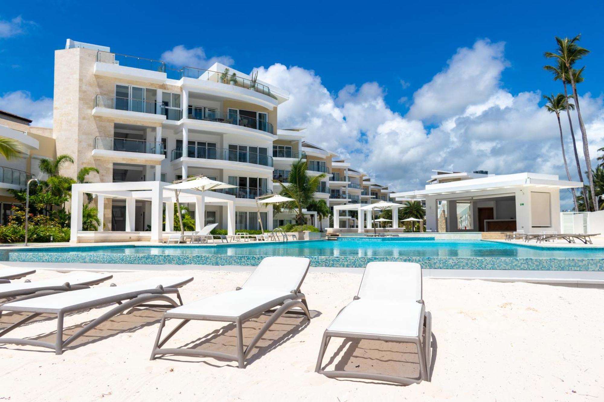 Apartment Family Getaway - Right On The