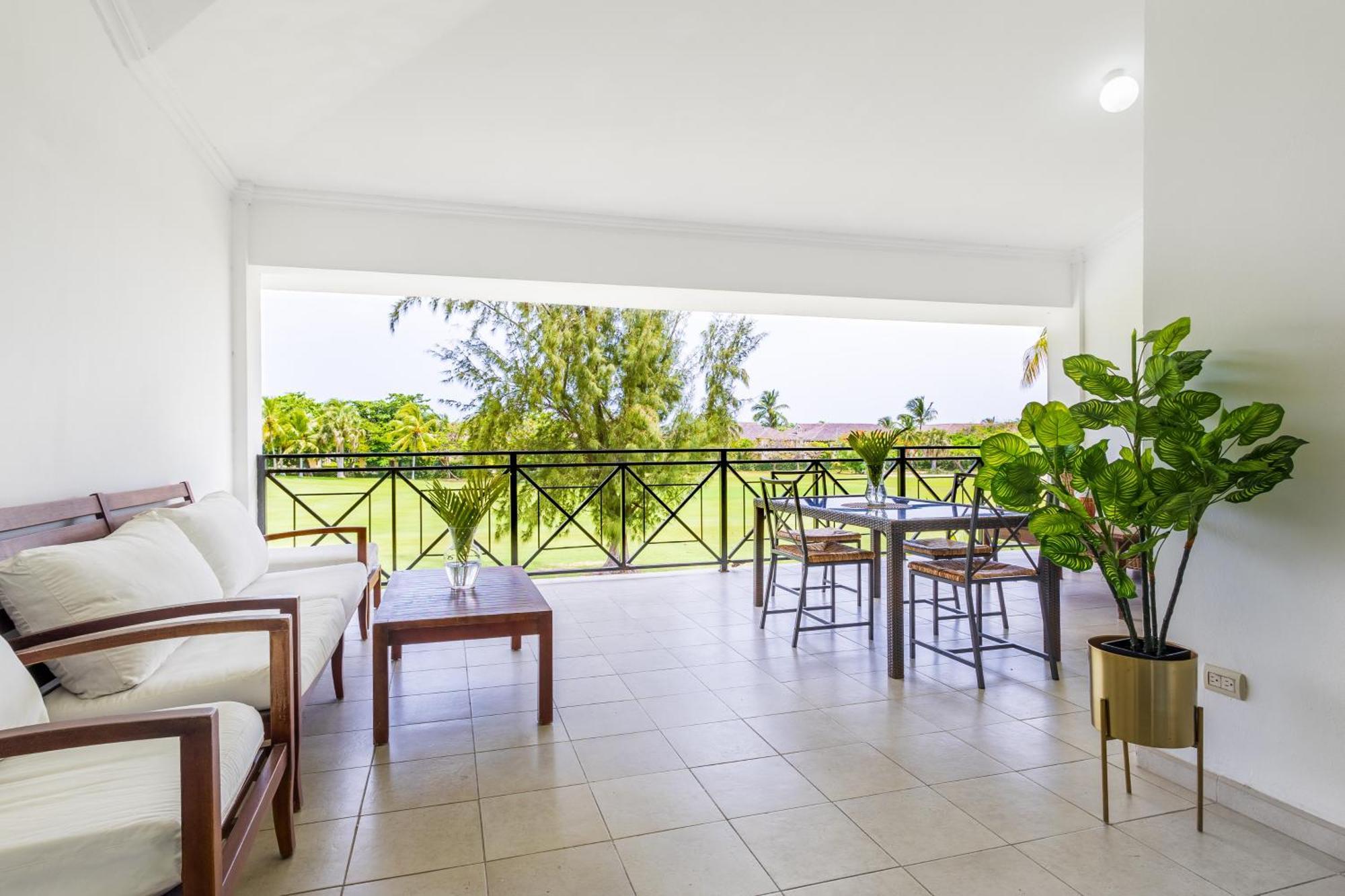 Private & Luxury Cocotal In Gated & Secured Community *