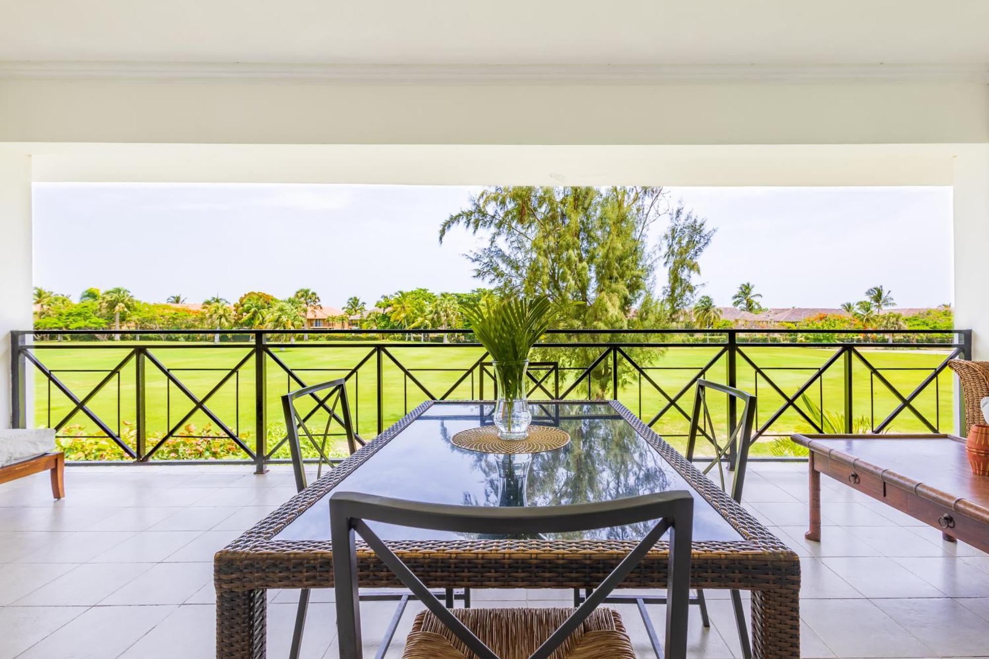 Private & Luxury Cocotal In Gated & Secured Community *