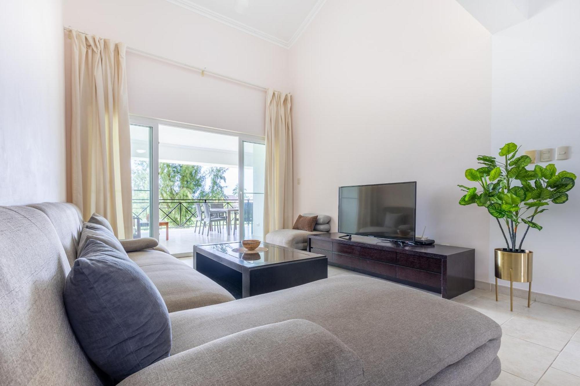 Private & Luxury Cocotal In Gated & Secured Community Apartment *
