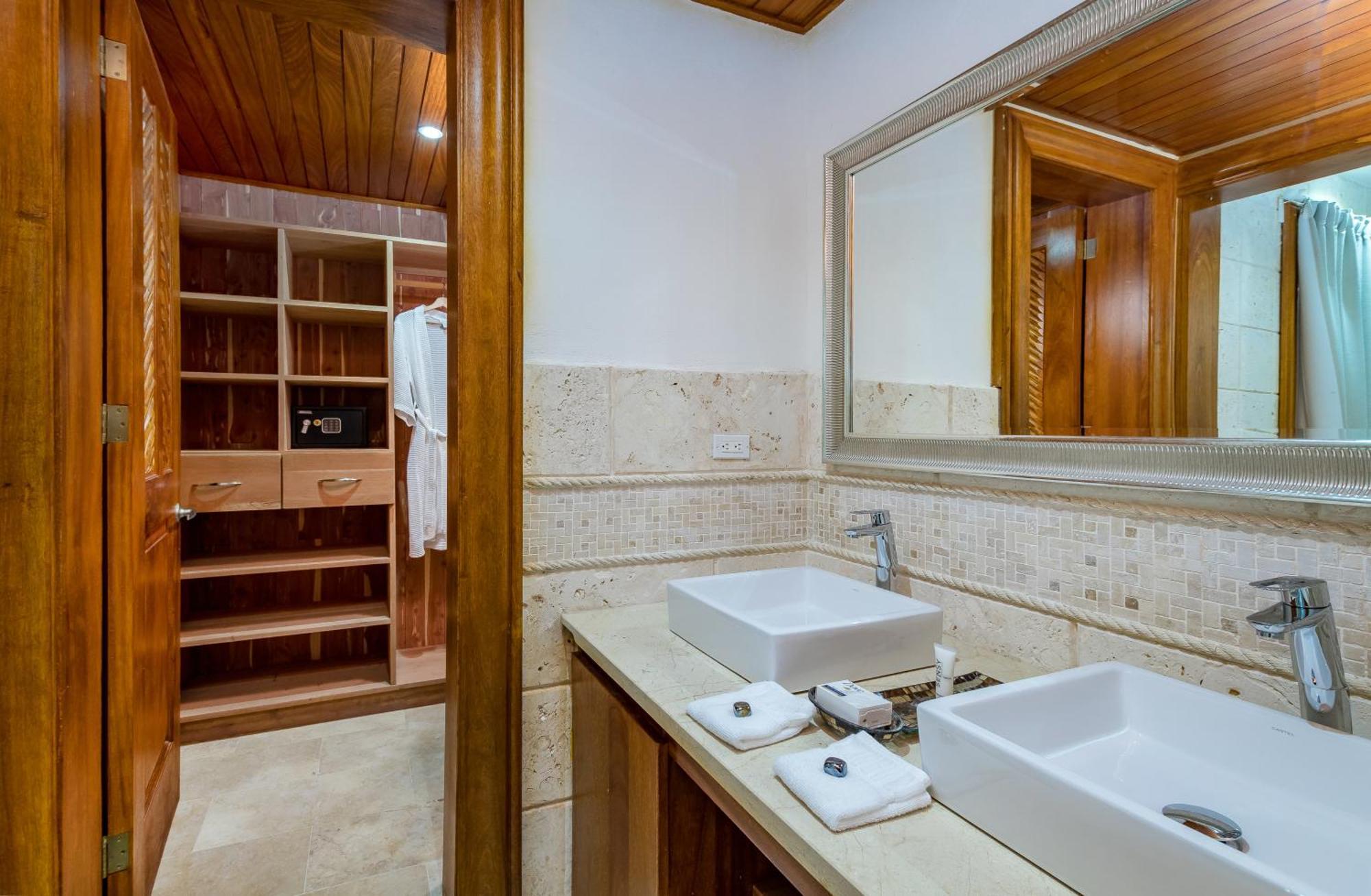 Villa Cap Cana For Rent - Luxury Illa With Access To Eden Roc *