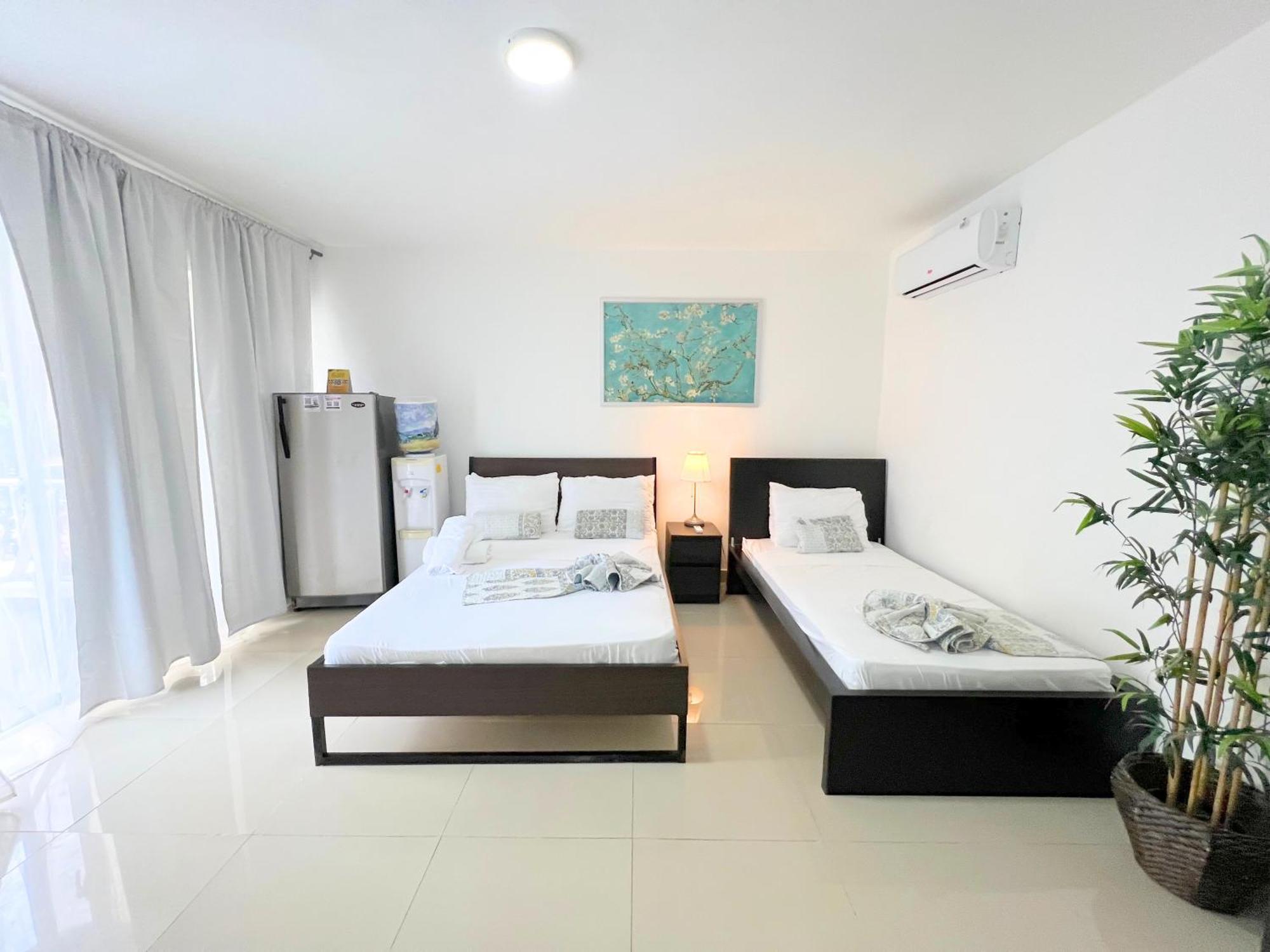 Arena Palms Pool Club & Hotel