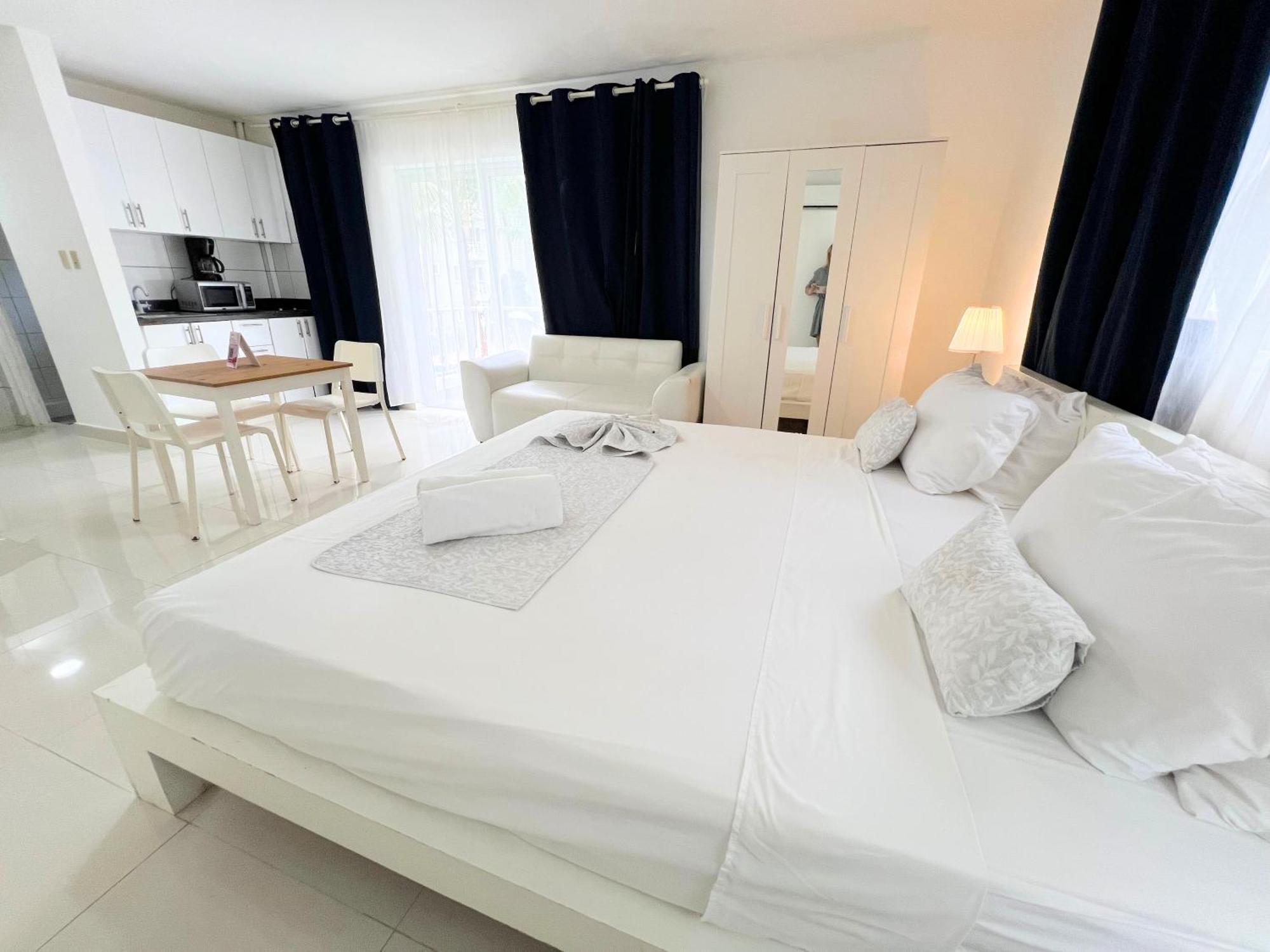 Arena Palms Pool Club & 5*