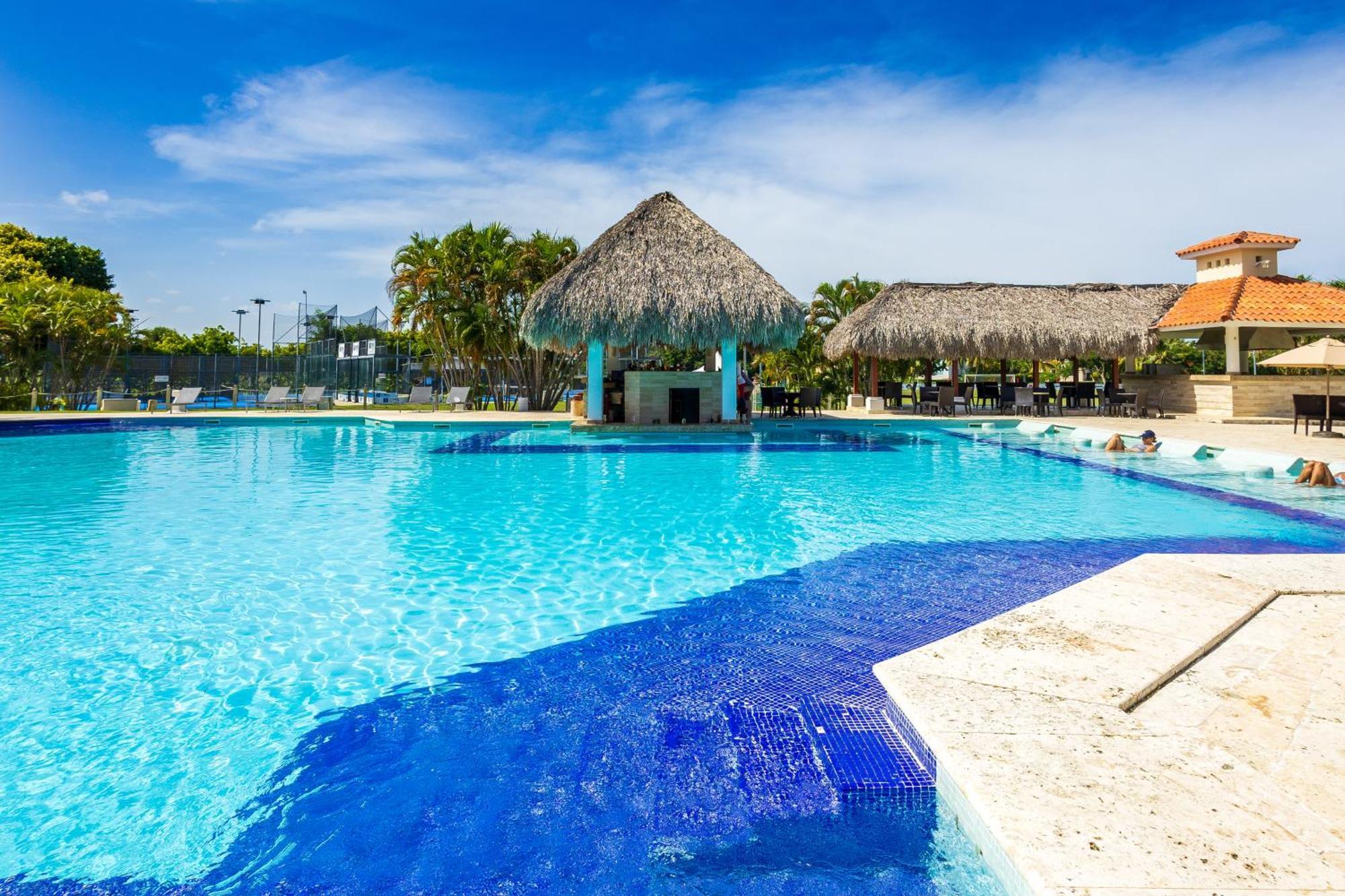 Private & Luxury Cocotal In Gated & Secured Community *