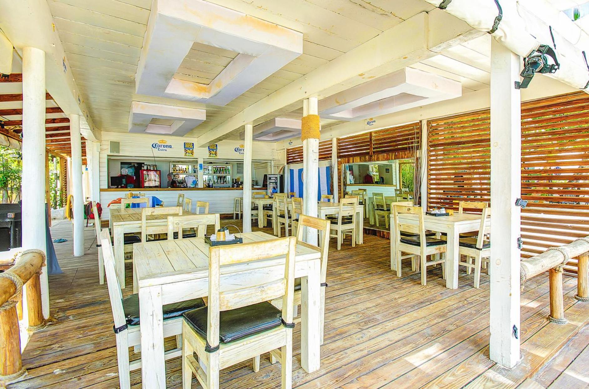 Caribbean Dеluxe With Rоoftop Pool And Access Apartment *