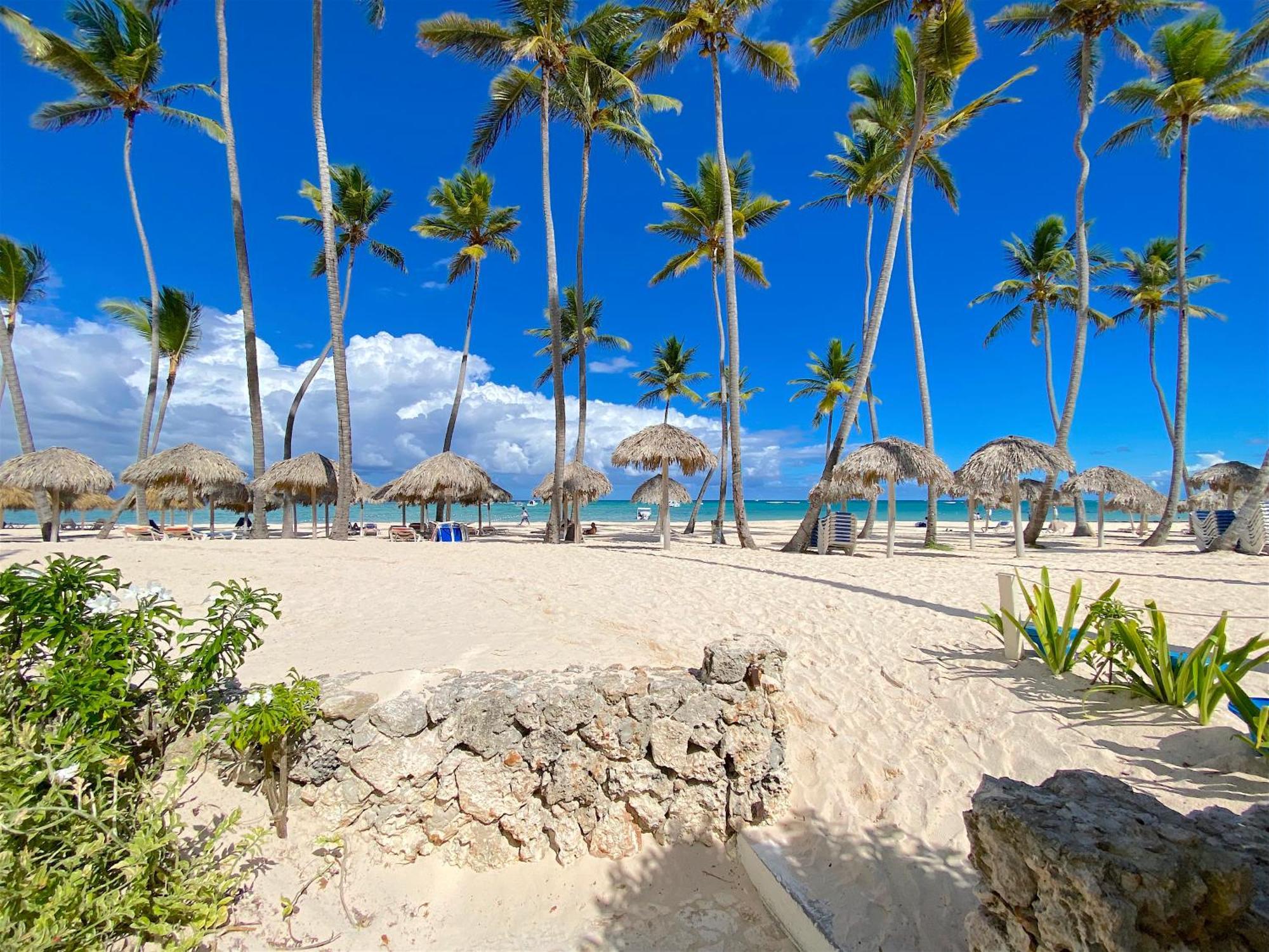 Serenara Village Playa Corales Hotel
