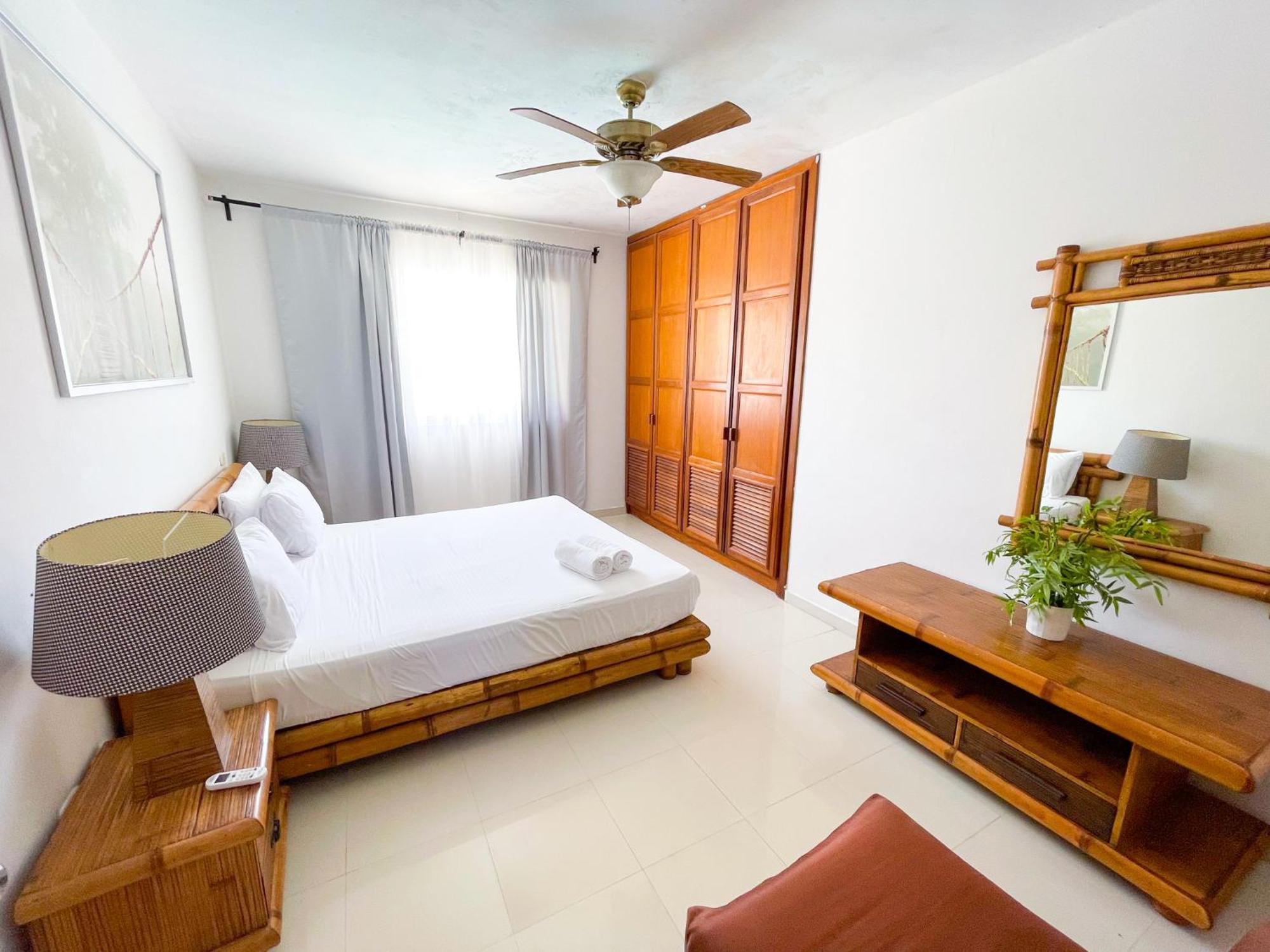 Hotel Vacation - Bavaro Club - Wifi - Parking