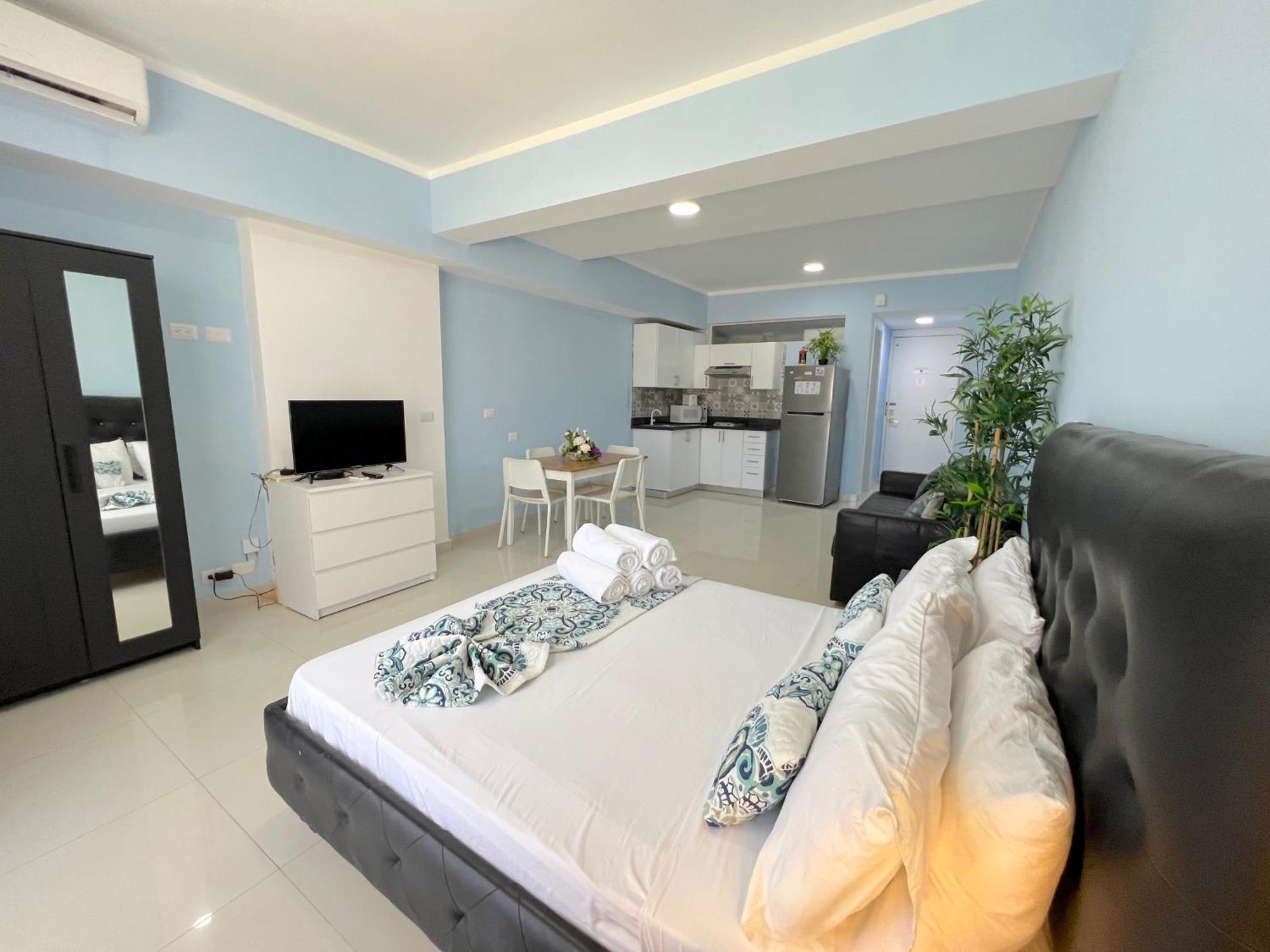 Serenara With Rooftop Pool - Corales Hotel