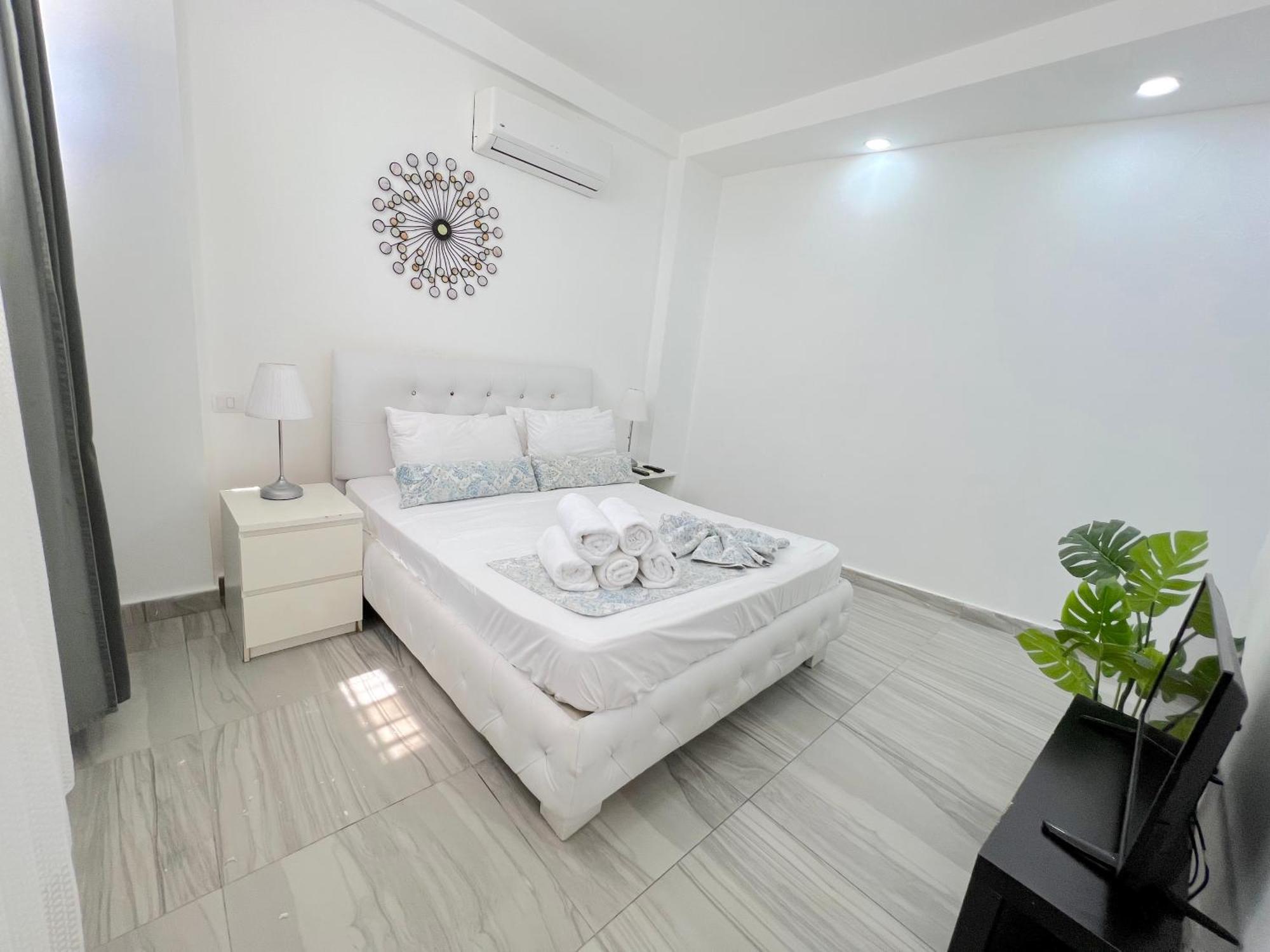 Hotel Serenara With Rooftop Pool - Corales