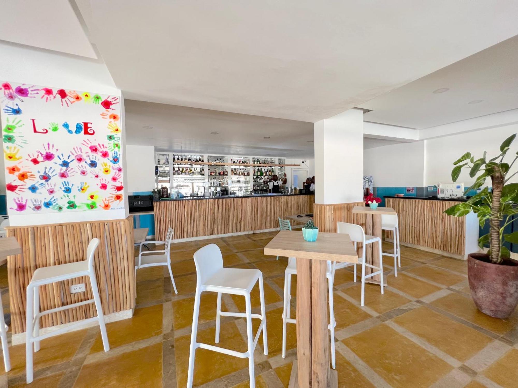 Hotel Serenara With Rooftop Pool - Corales