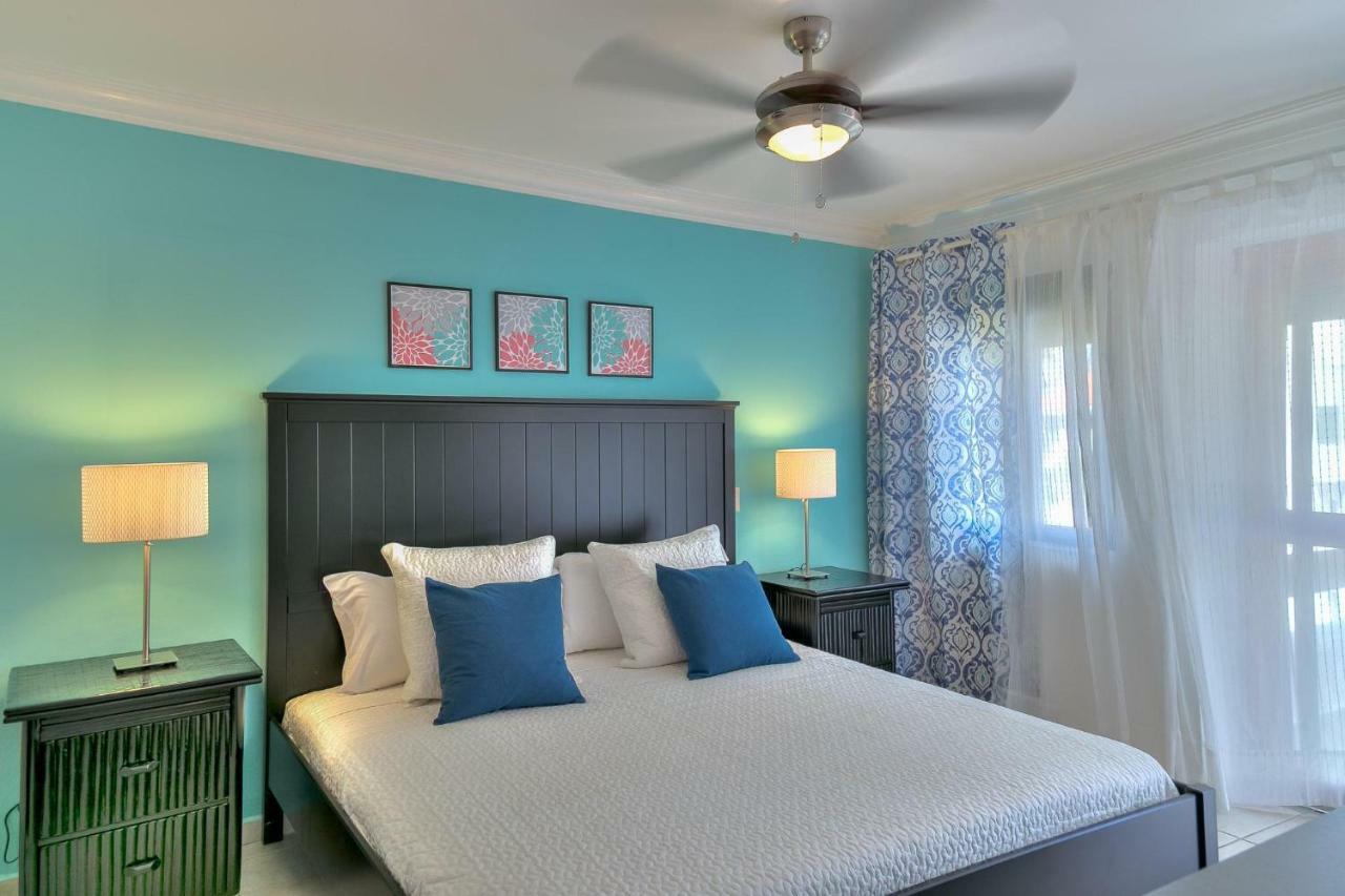Feel The Ocean Breeze From Alluring Beachfront - D302 *