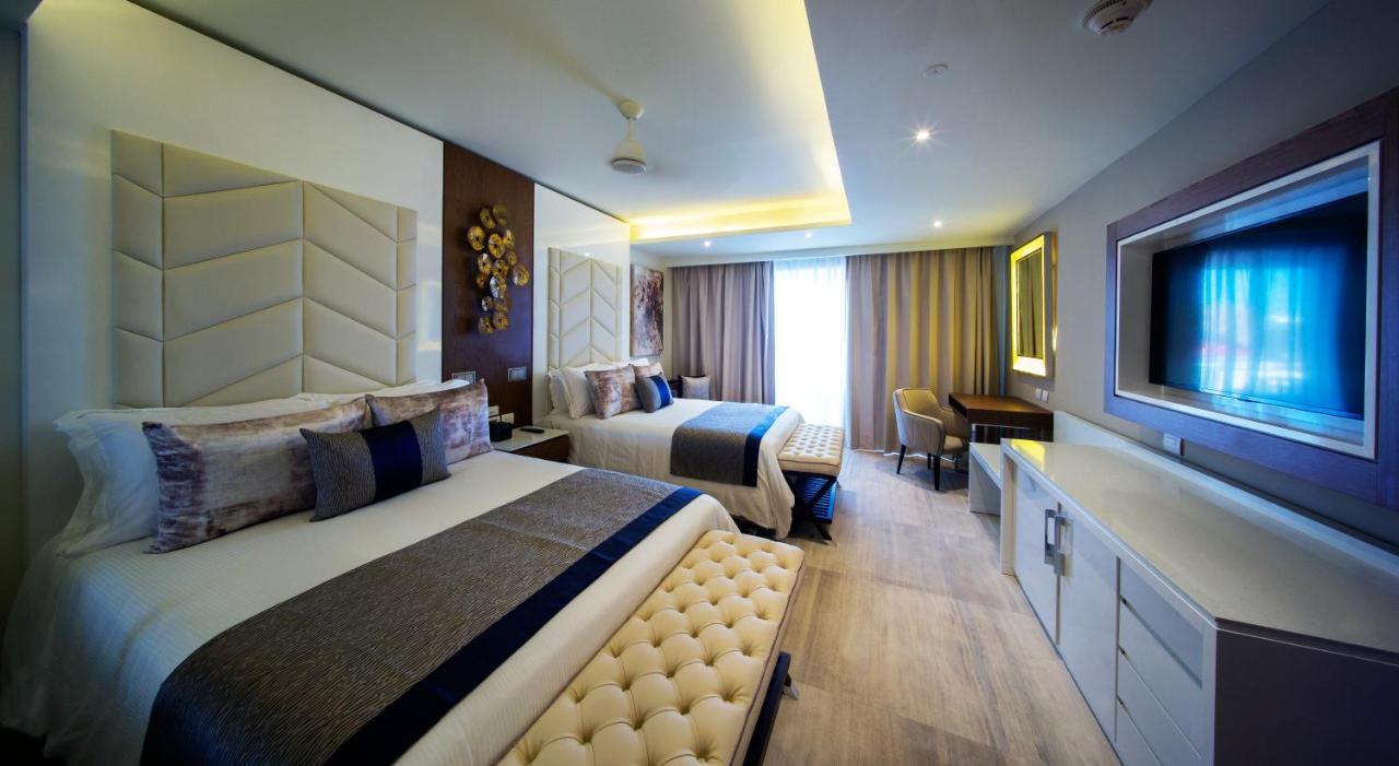Royalton Bavaro, An Autograph Collection & Casino