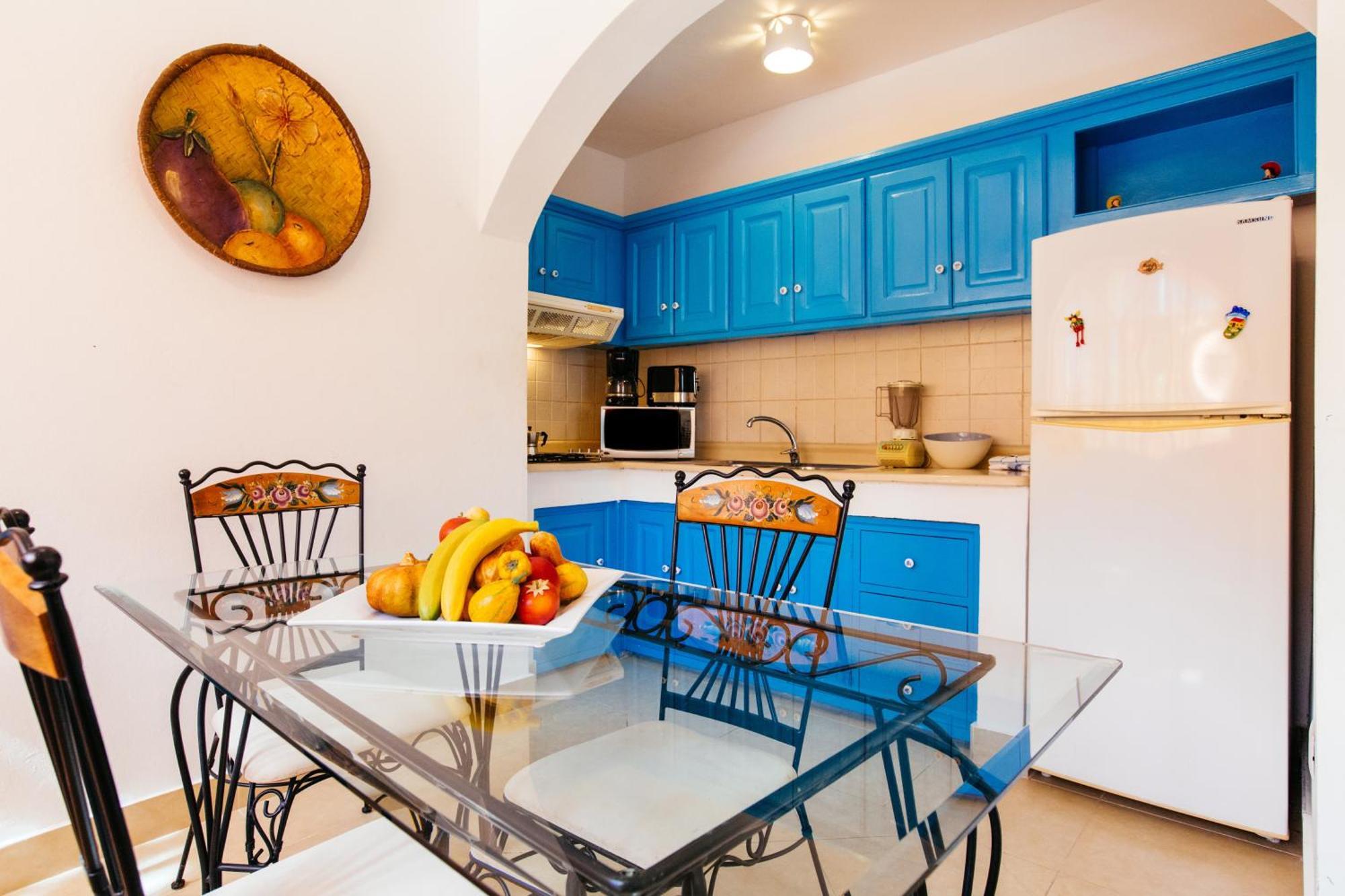 Villa & Larimar *