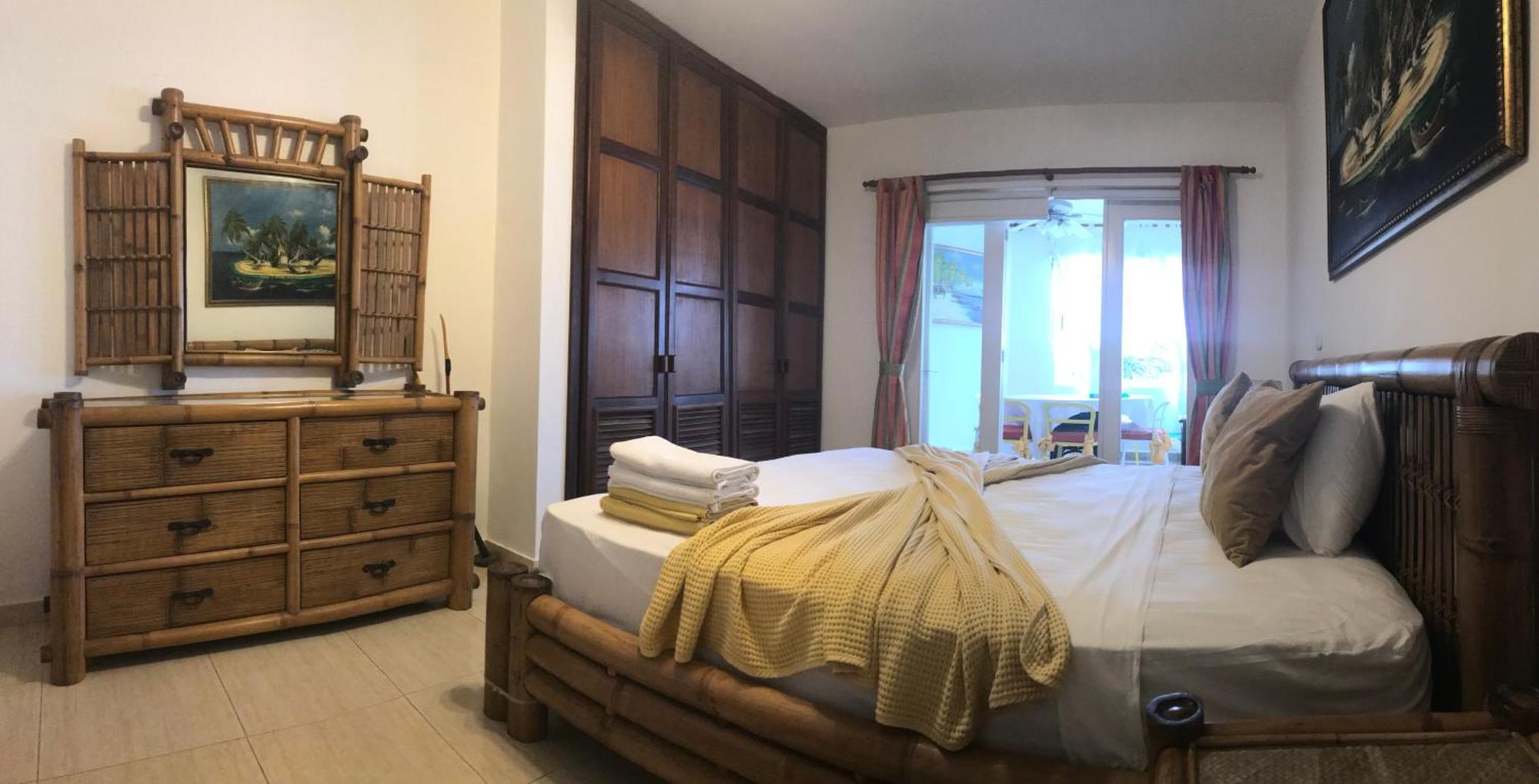 Villa & Larimar