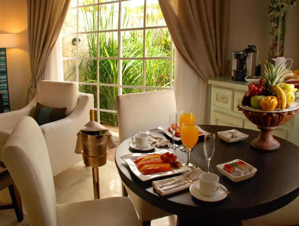 Paradisus 4*