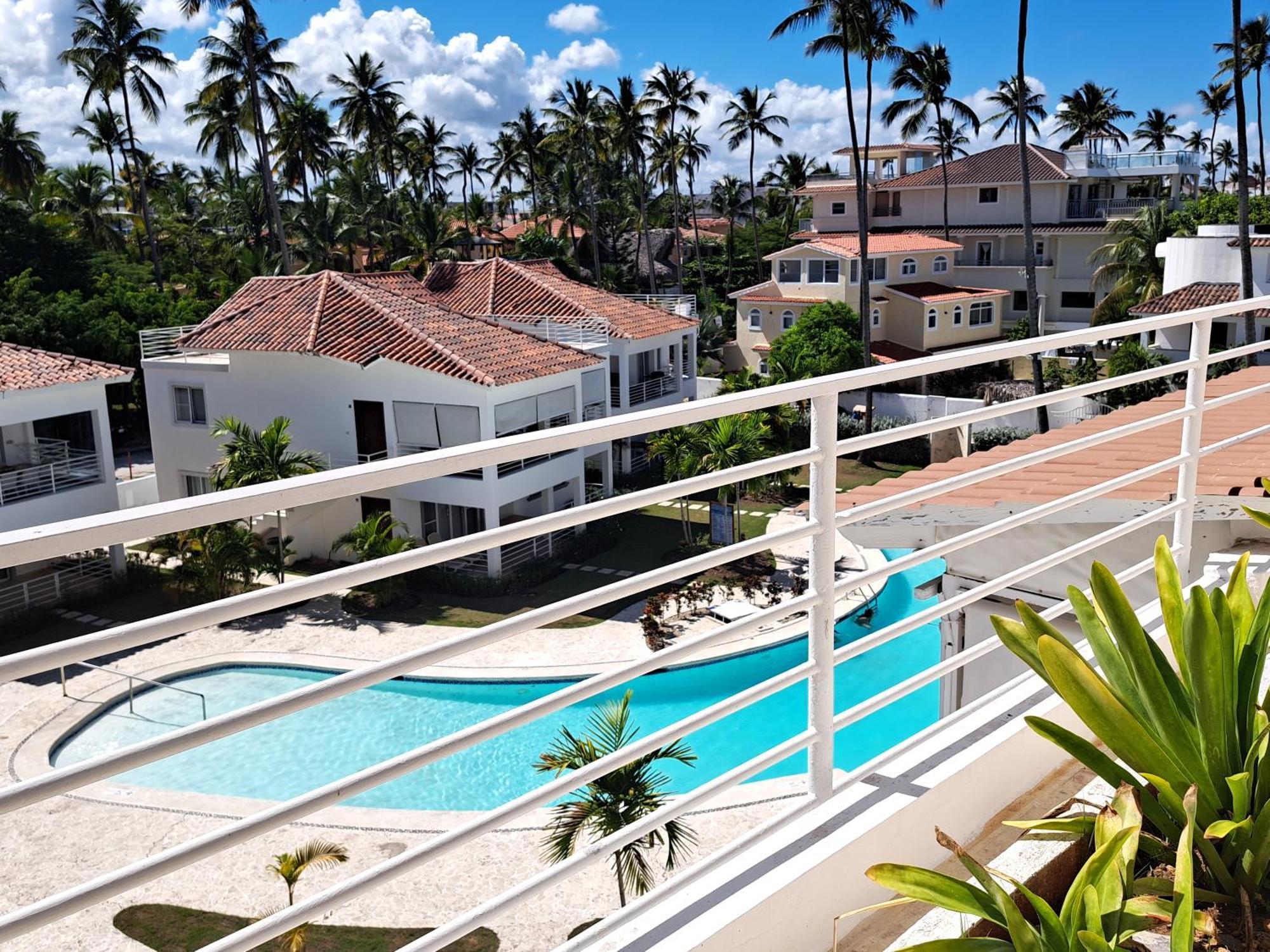 & Larimar Villa