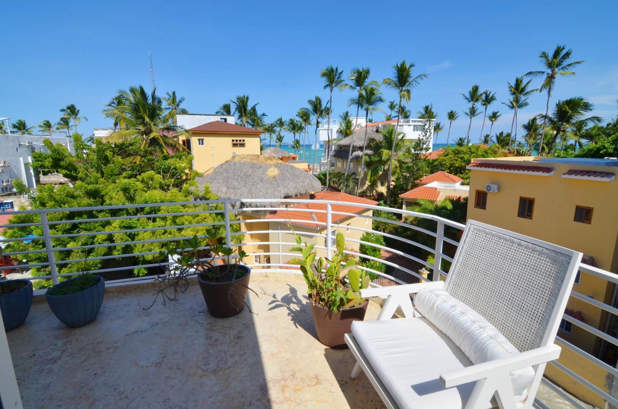 Villa & Larimar *