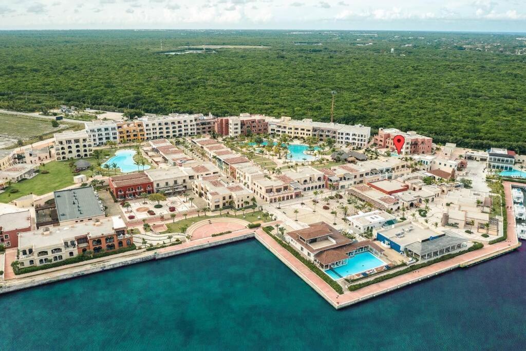 Apartamento Your Private Pool, Marina Hot Tub & Grounds *