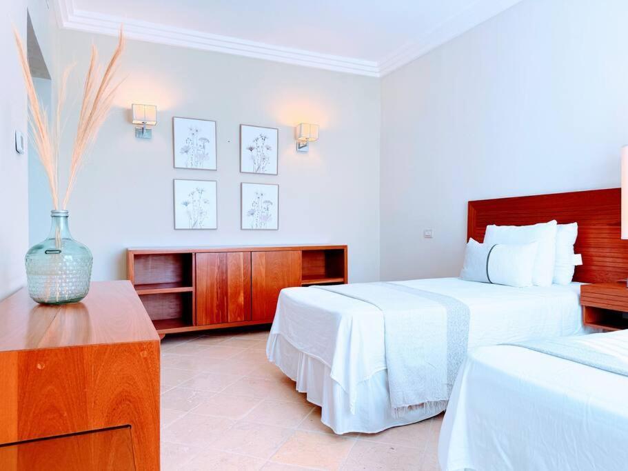 Apartamento Your Private Pool, Marina Hot Tub & Grounds