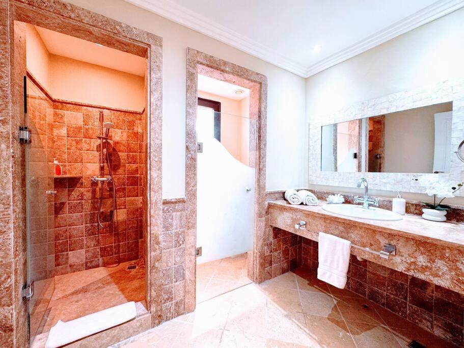 Your Private Pool, Marina Hot Tub & Grounds Apartamento *