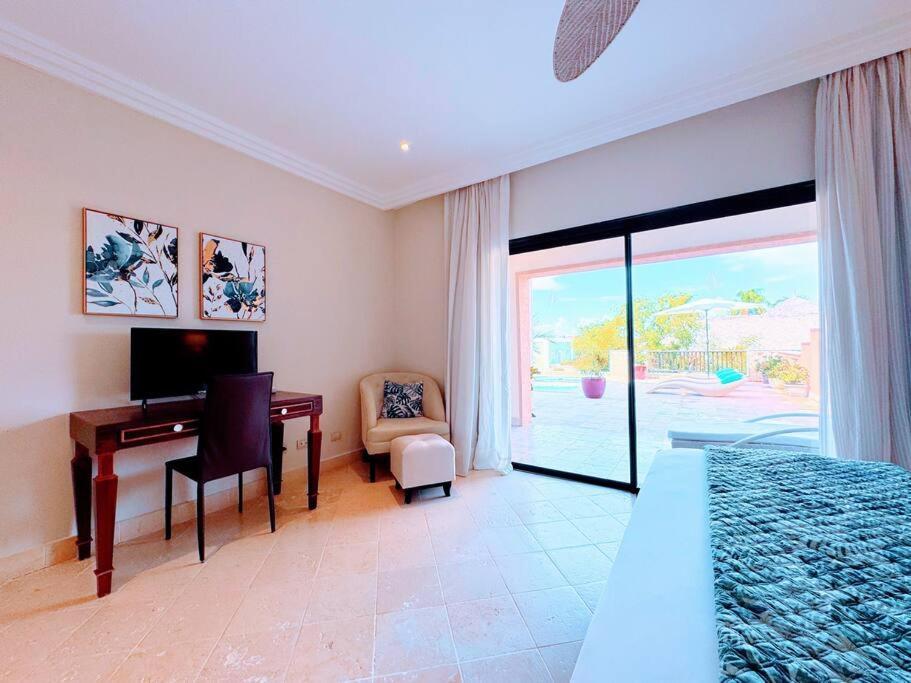 Apartamento Your Private Pool, Marina Hot Tub & Grounds *