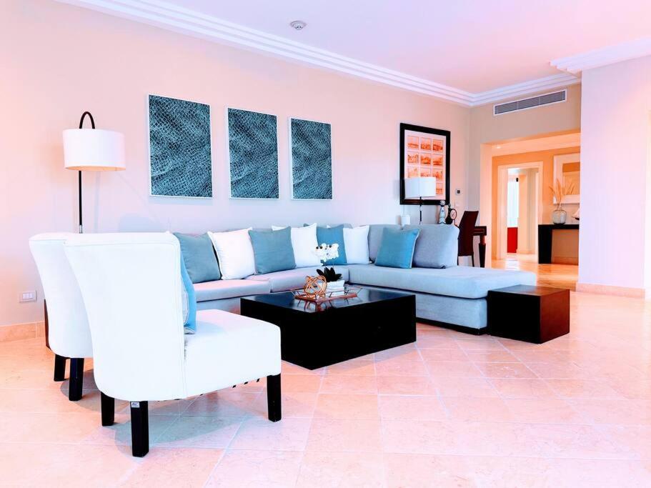 Apartamento Your Private Pool, Marina Hot Tub & Grounds