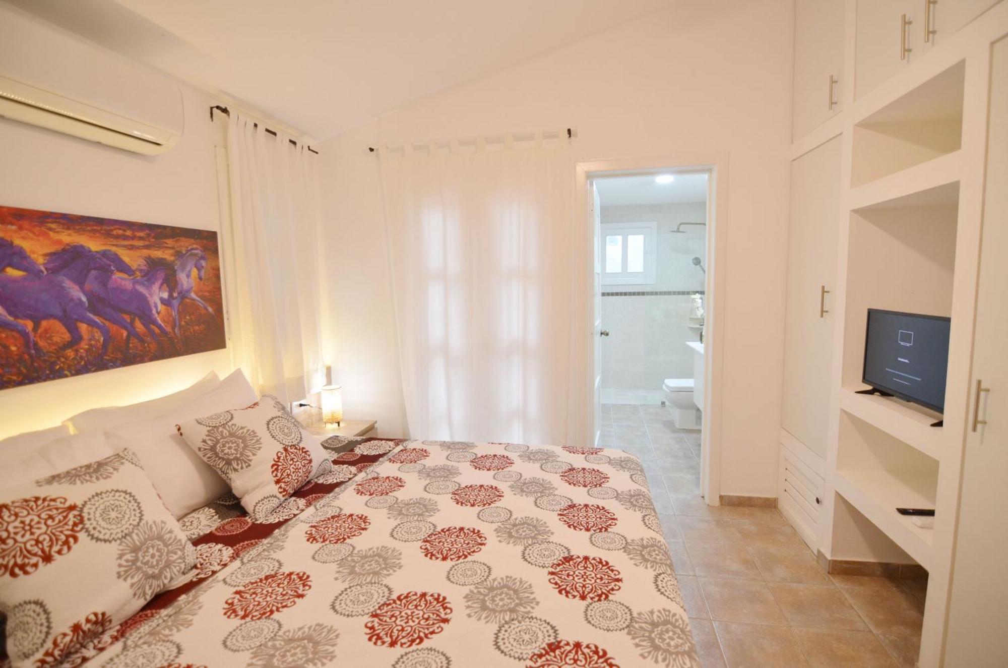 & Larimar Villa *
