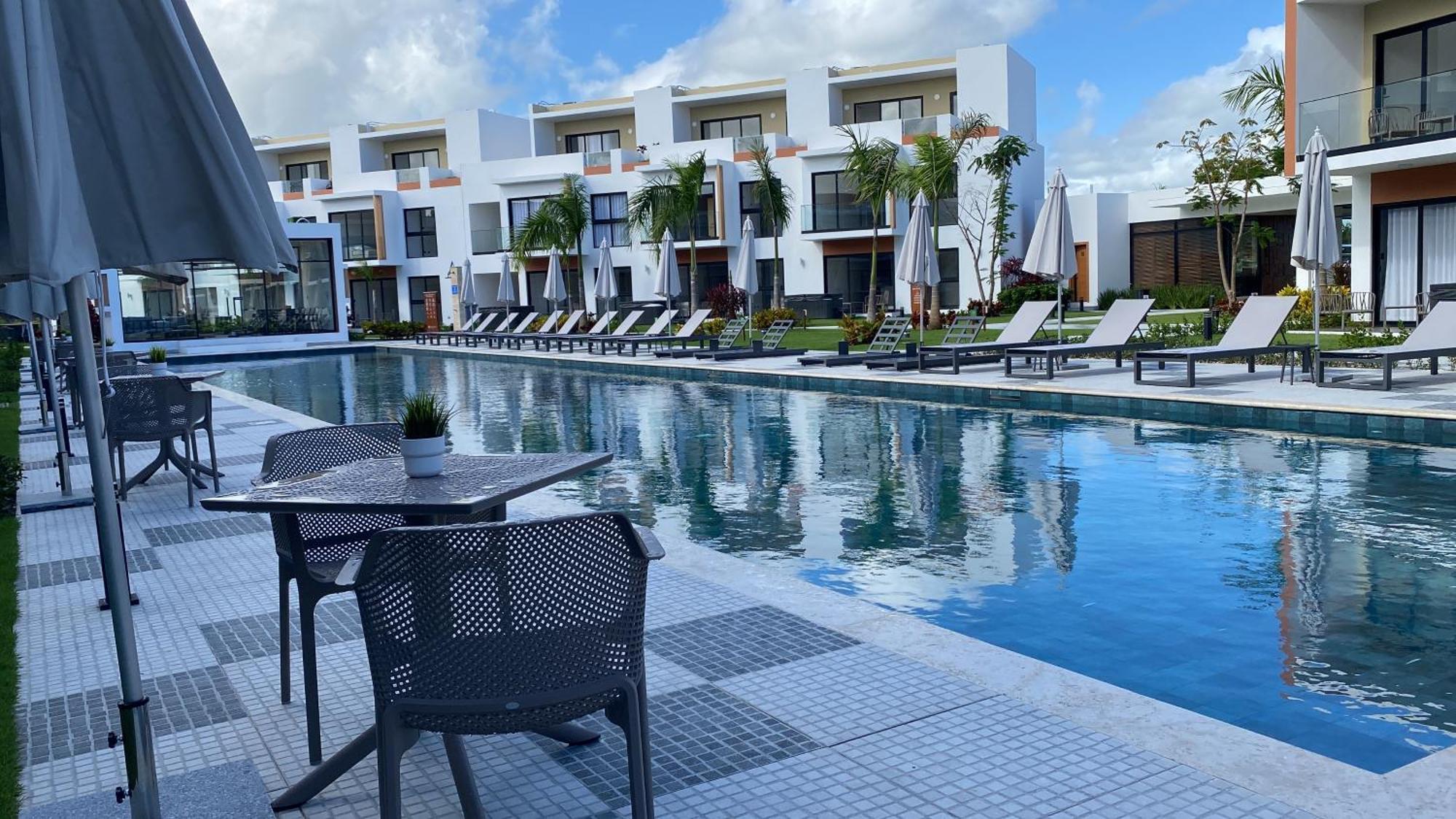 Golf Course Confy 1- Bedroom Apartment *