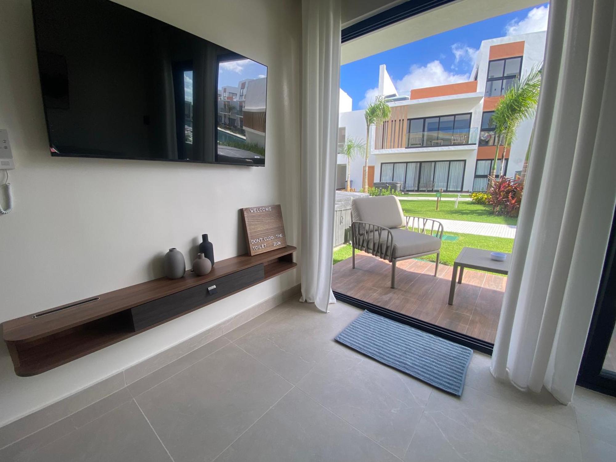 Golf Course Confy 1- Bedroom Apartment *