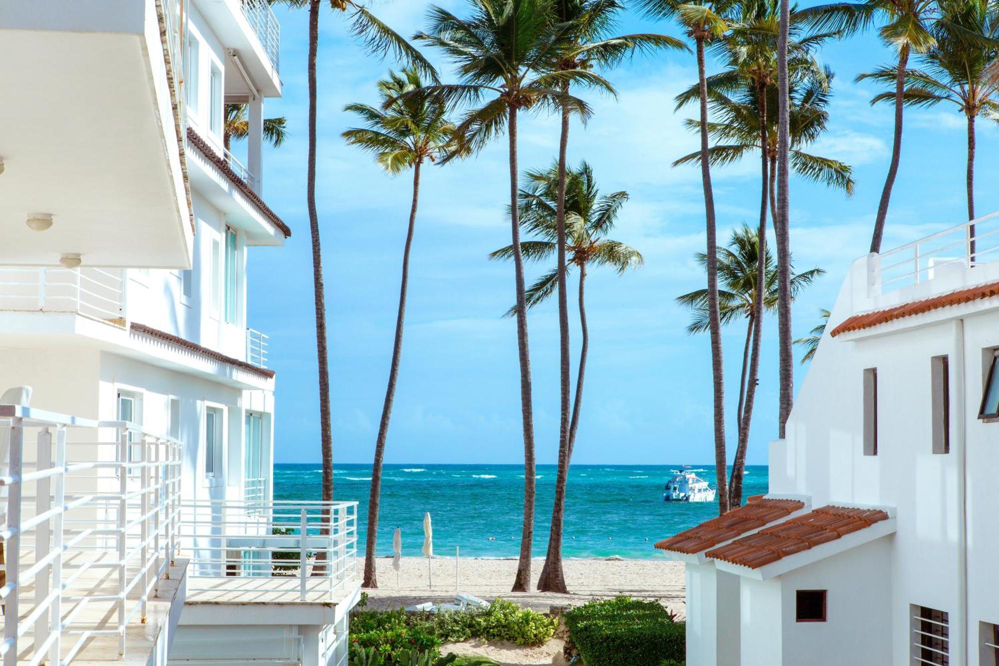 Aparthotel Caribbean Village Playa Corales 5*
