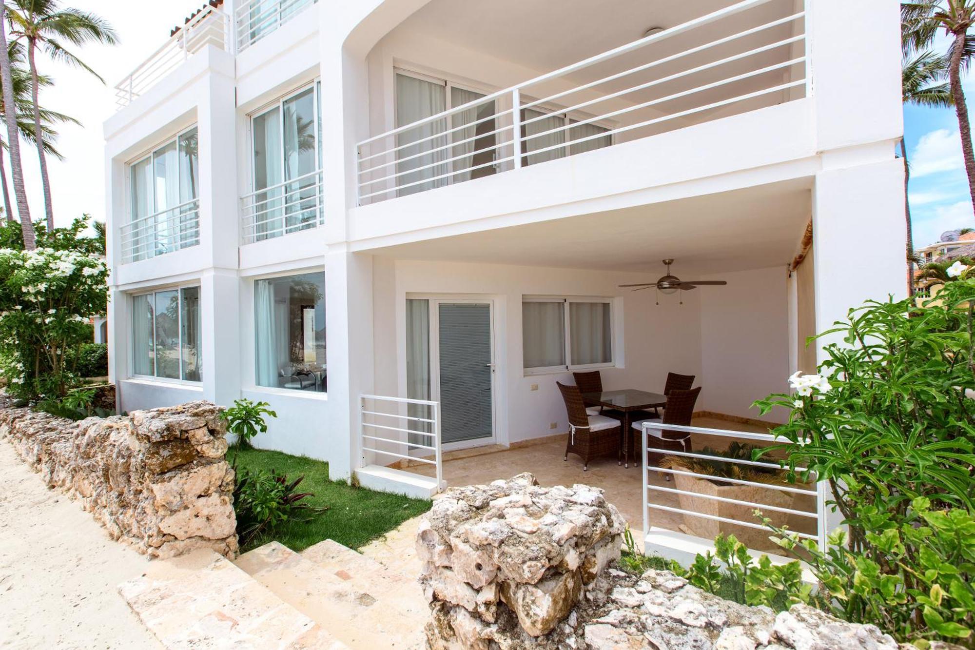 Aparthotel Caribbean Village Playa Corales 5*
