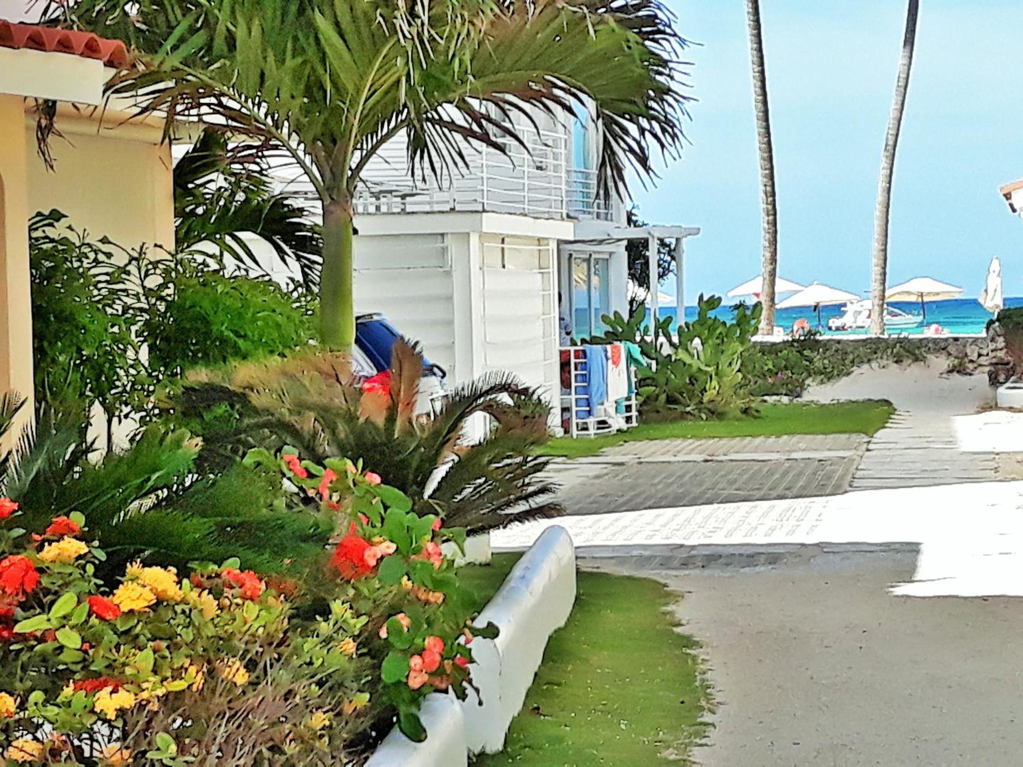 & Larimar Villa