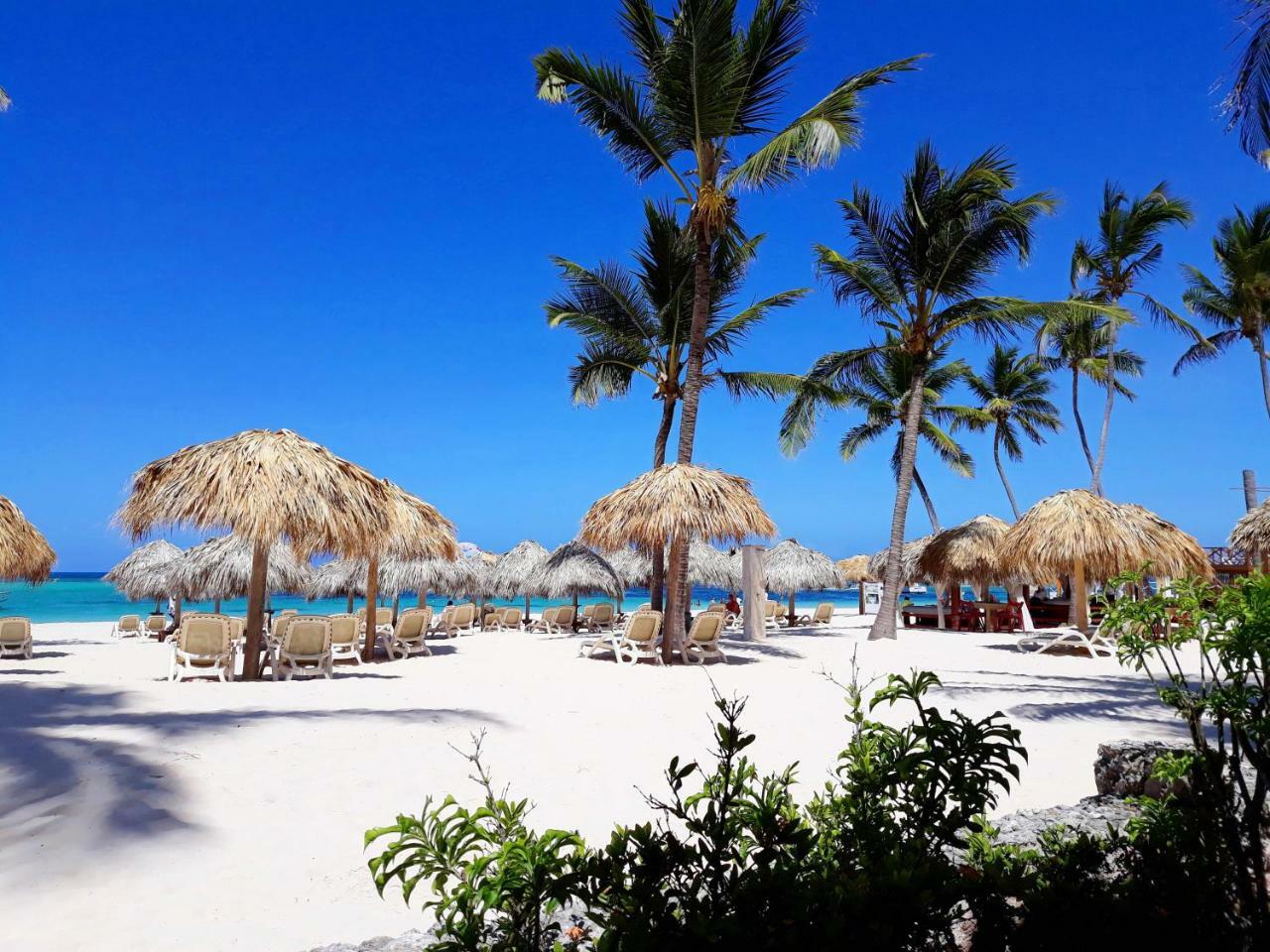 & Larimar Villa