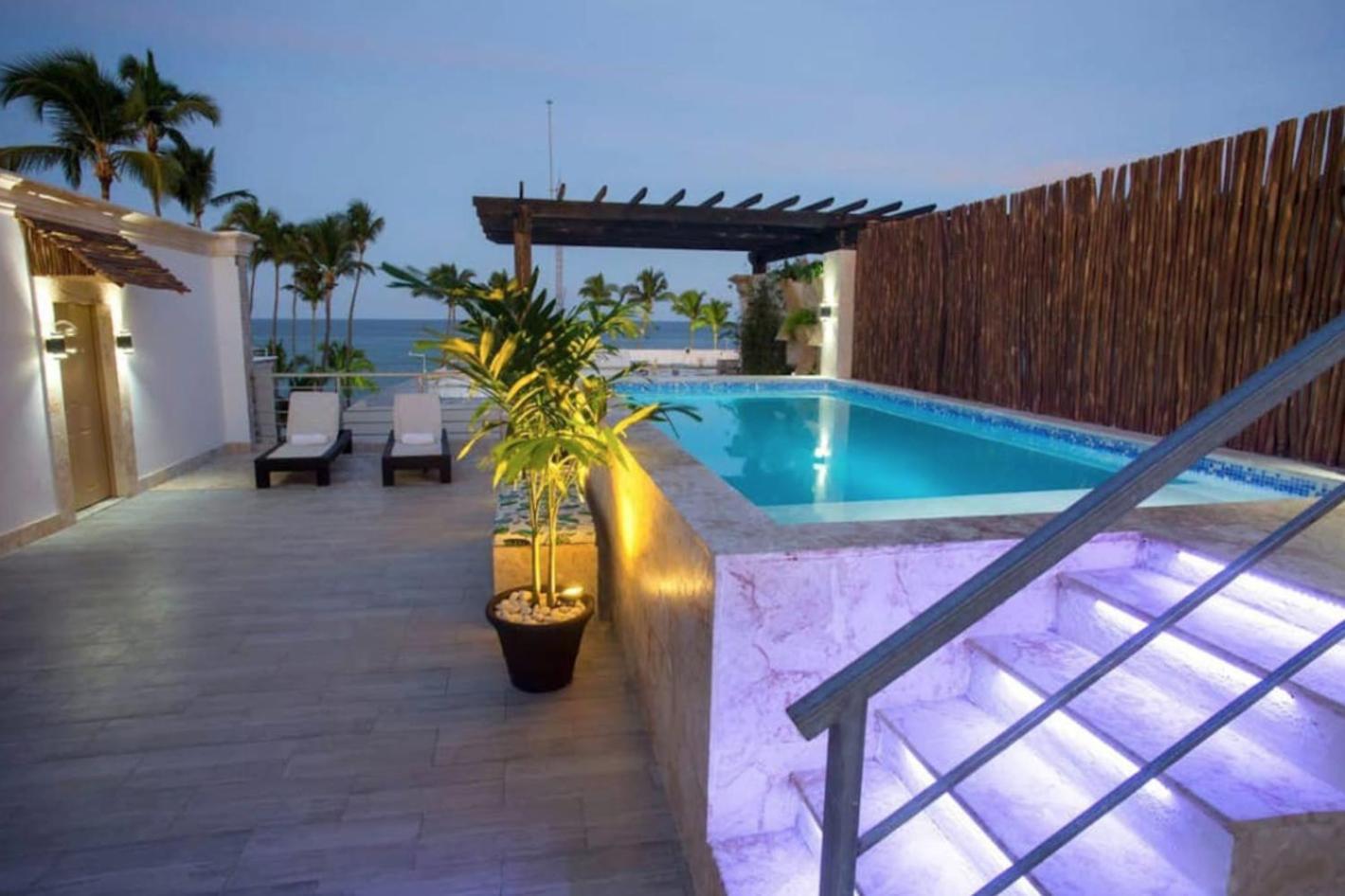 Aparthotel Deluxe Suites Chateau Del Mar - Swimming Pool And Jacuzzi - Bavaro Beach 4*